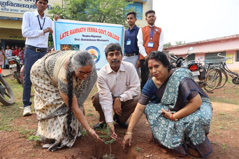 Late Ramnath Verma Government College Mopka-Nipania,District :- Balodabazar-Bhatapara Pin No.- 493118 - Science Lab Inspection